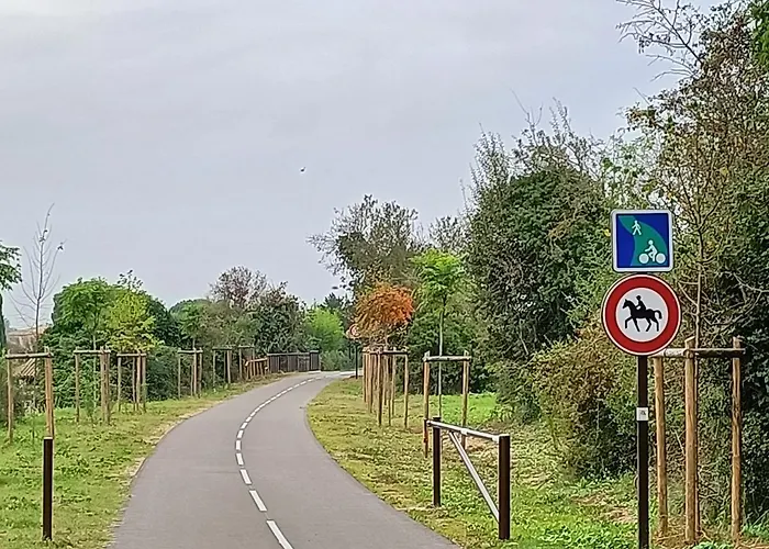 Maison Calme Avec Jardin Et Parking Prives