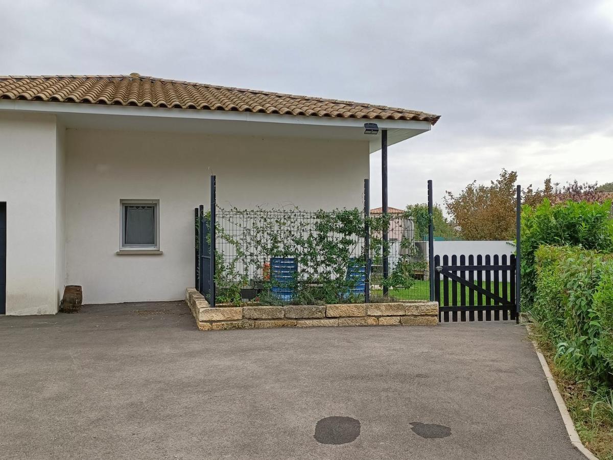 Maison Calme Avec Jardin Et Parking Privés Hébergement de vacances